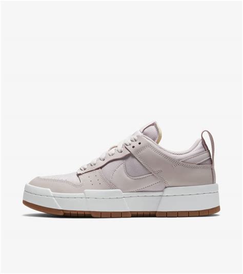 Women’s Dunk Low Disrupt Platinum Violet Release。